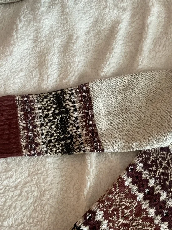 Sweaters - Picture 3 of 4